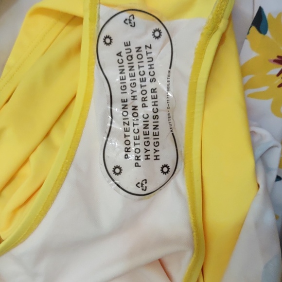 NEW WITH FLAW ONE PIECE YONIQUE SUNFLOWER SWIMSUIT HAS TAGS SIZE 24W - Picture 13 of 14